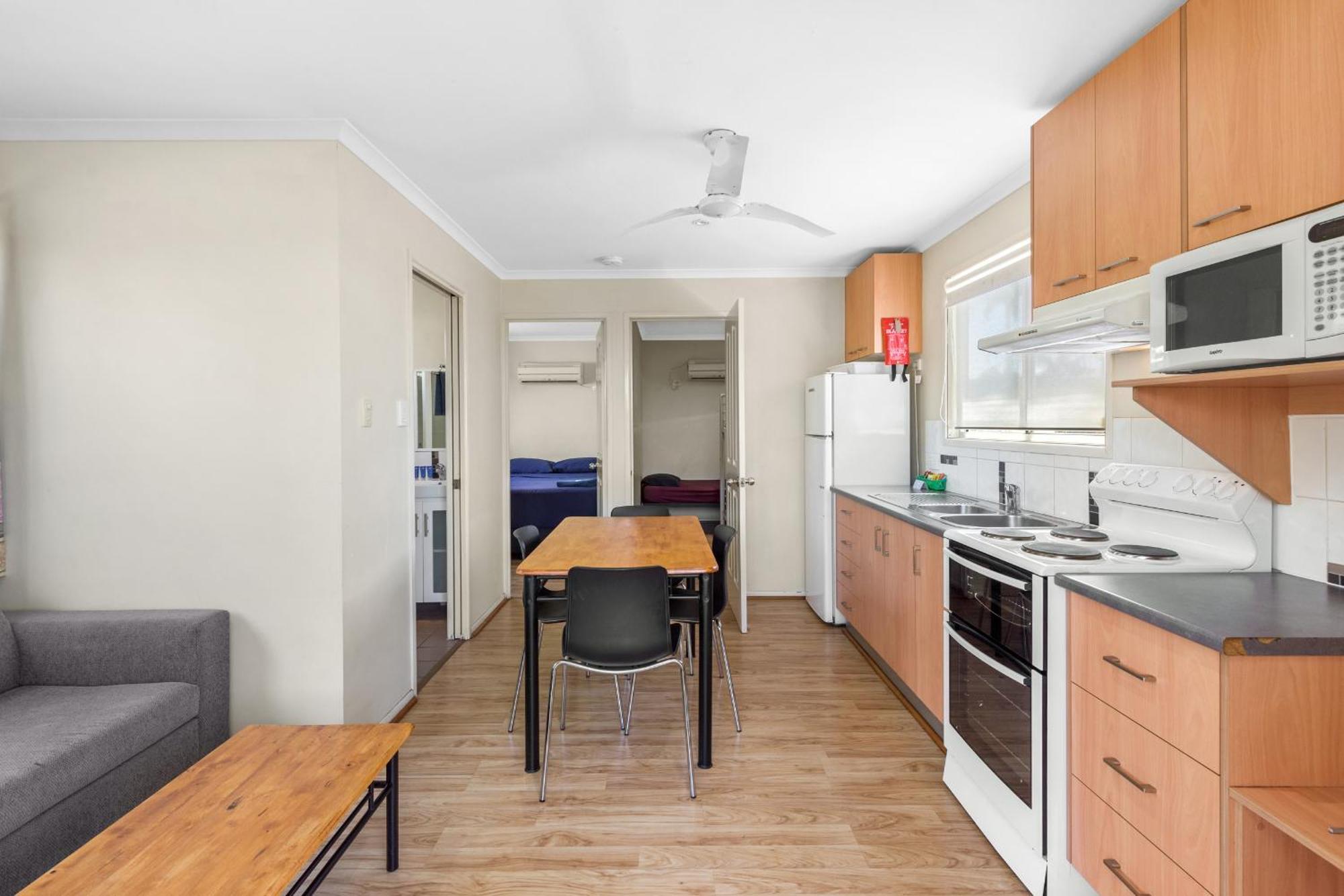 Deluxe 2 Bedroom Cabin - Sleeps 5