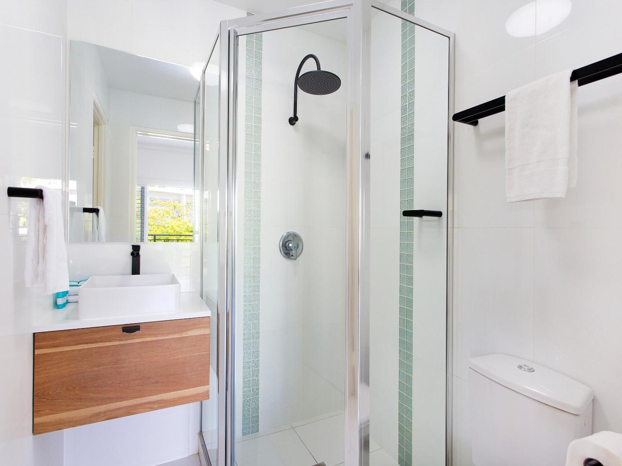 Deluxe Two Bedroom One Bathroom Apartment