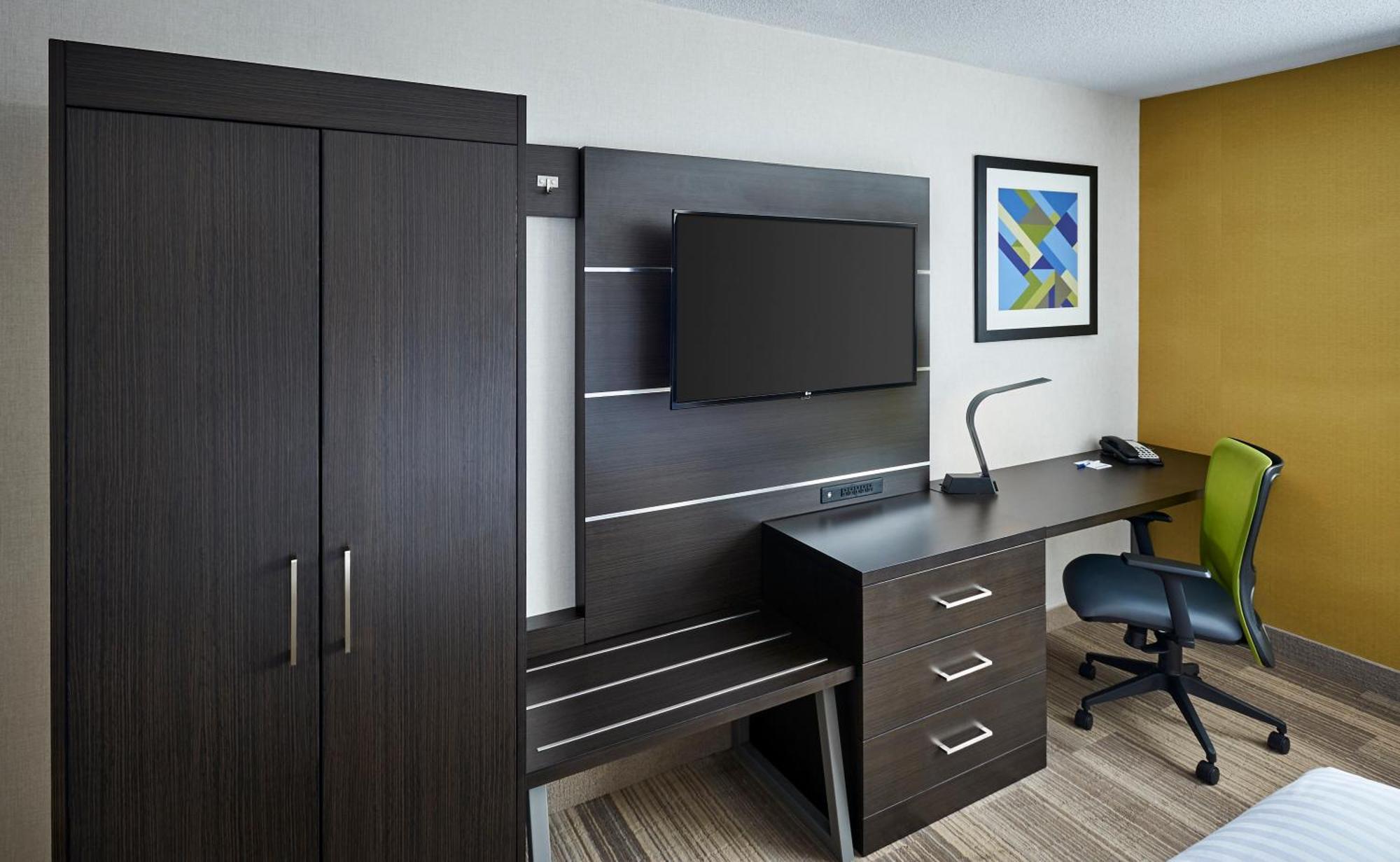 One-Bedroom Suite with River View - High Floor