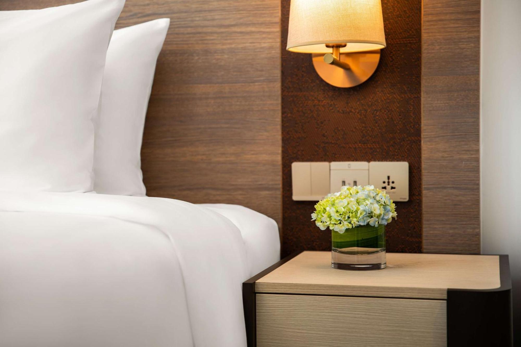 Suite Bathtub on Session of Spa on Laundry Services snacks soft drinks & fruit platter Airport Drop to T1 & T2 Early Check & Late Check-out,1454436379:JPEG