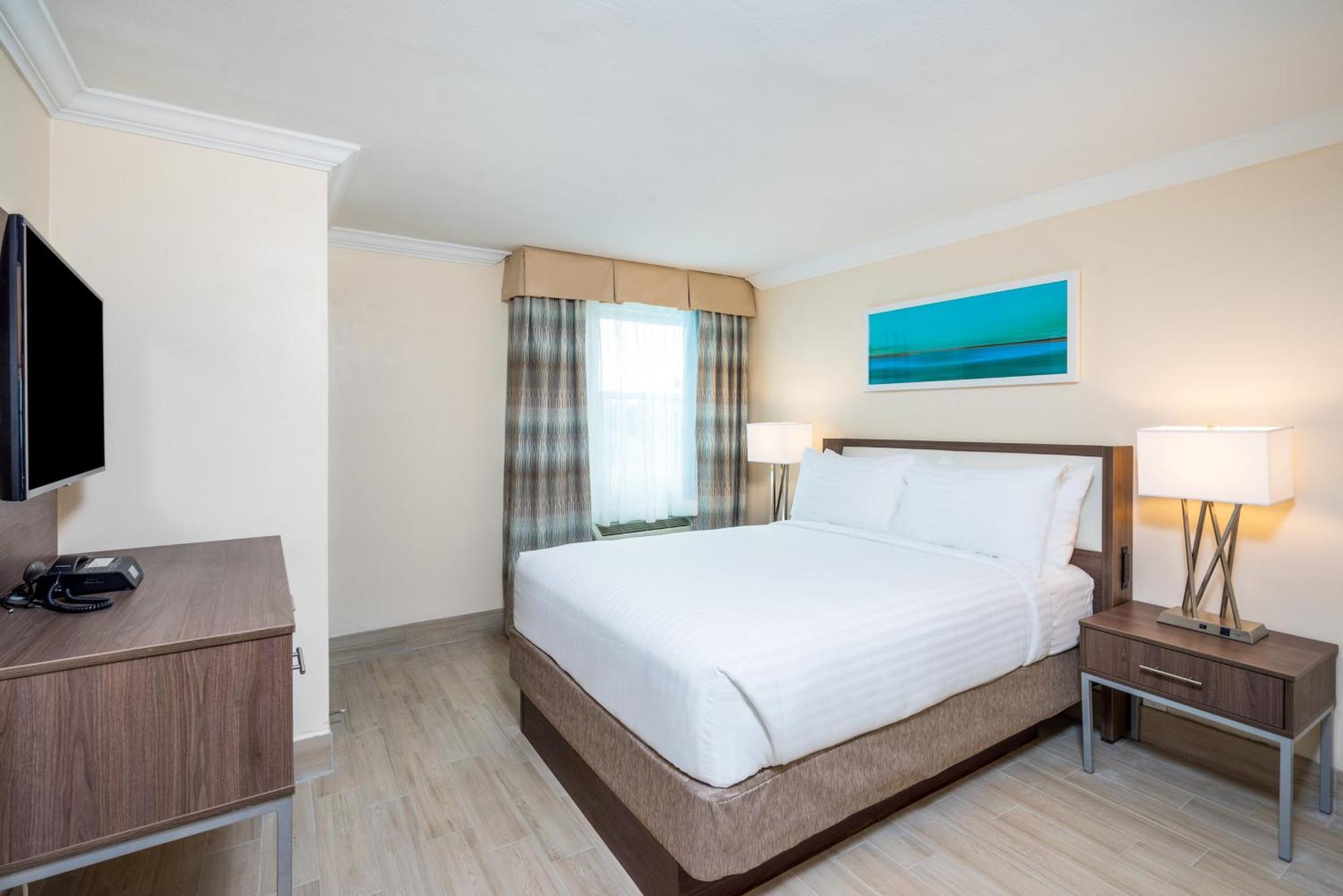 Standard Queen Room Accessible