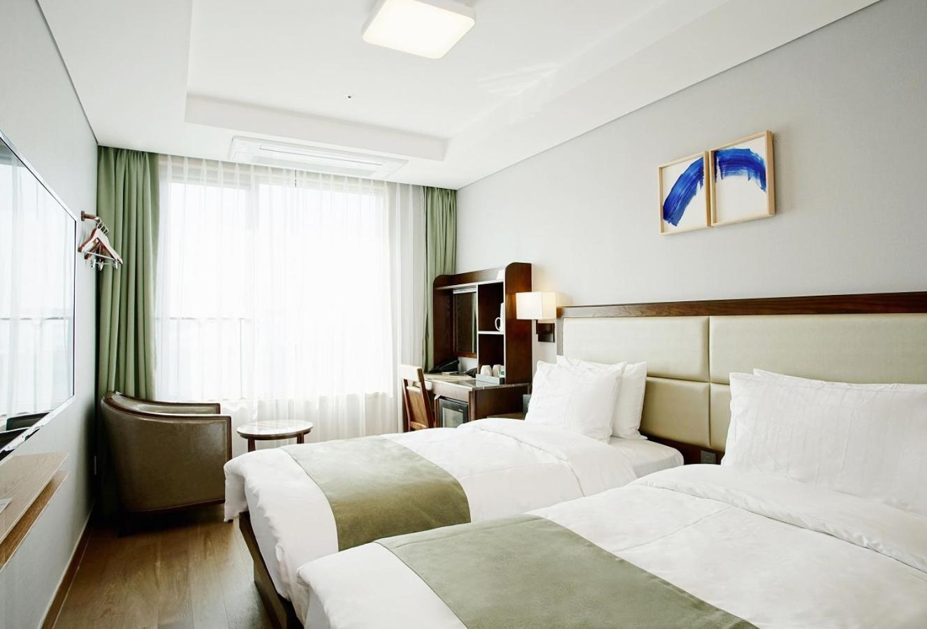 Standard Twin Room Sea View,1456831099:JPEG
