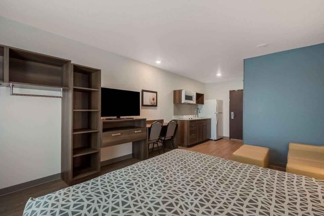 Queen Suite with Sofa - Non Smoking