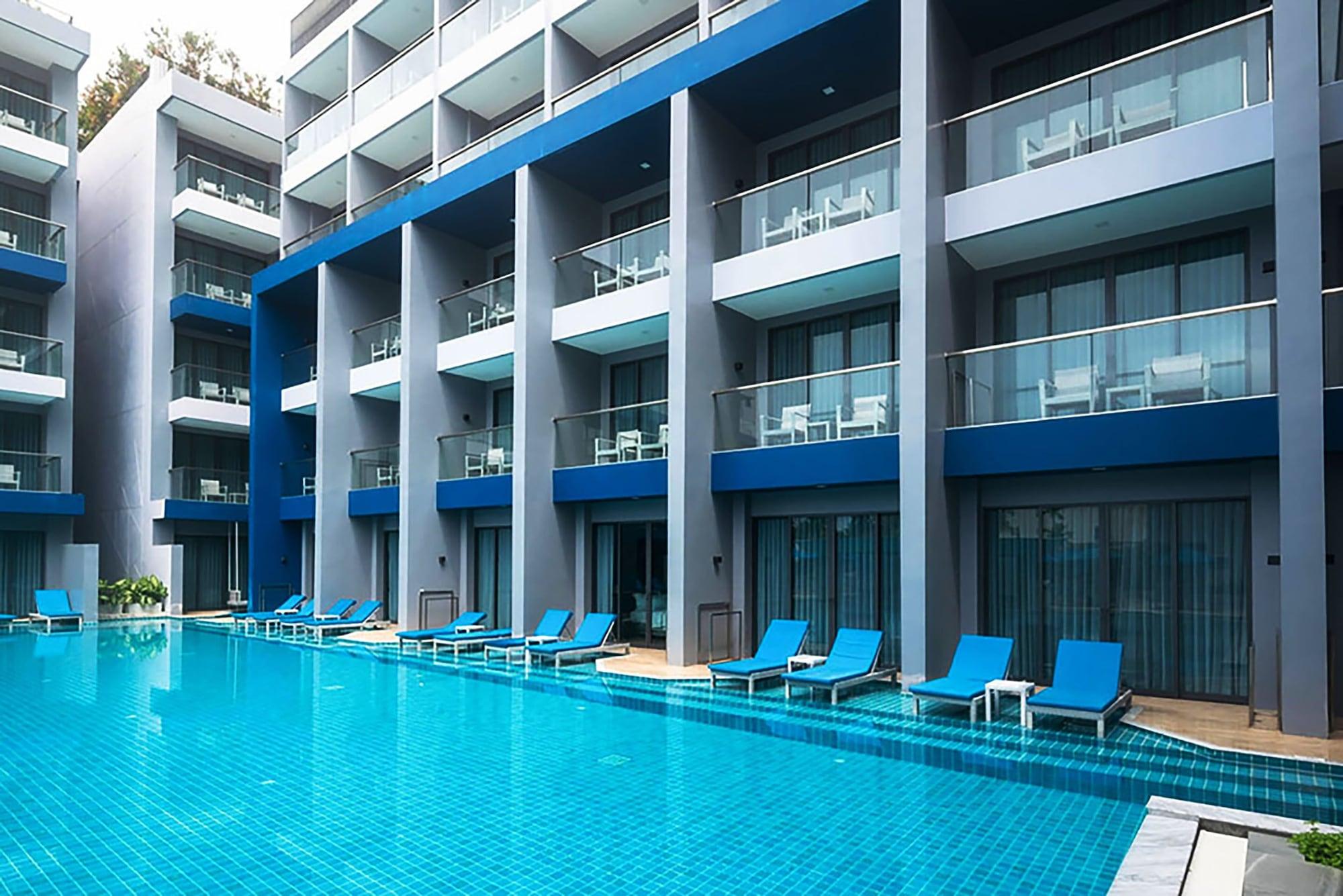 Deluxe Pool Access Room