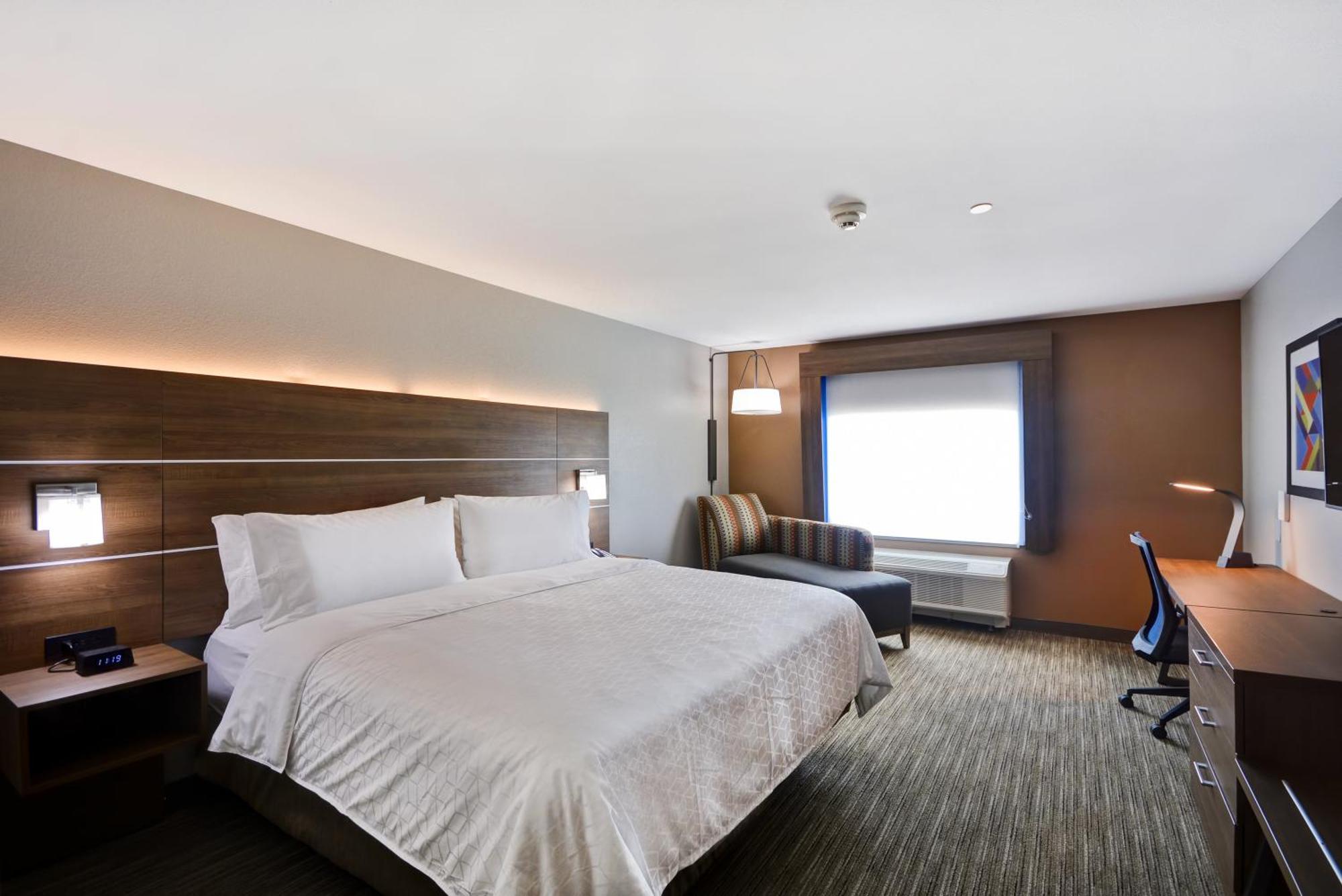 Standard King Room with Roll-In Shower - Communications Access