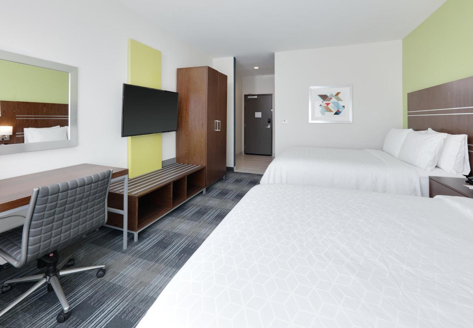 Queen Room with Two Queen Beds - Mobility Access Tub/Non-Smoking