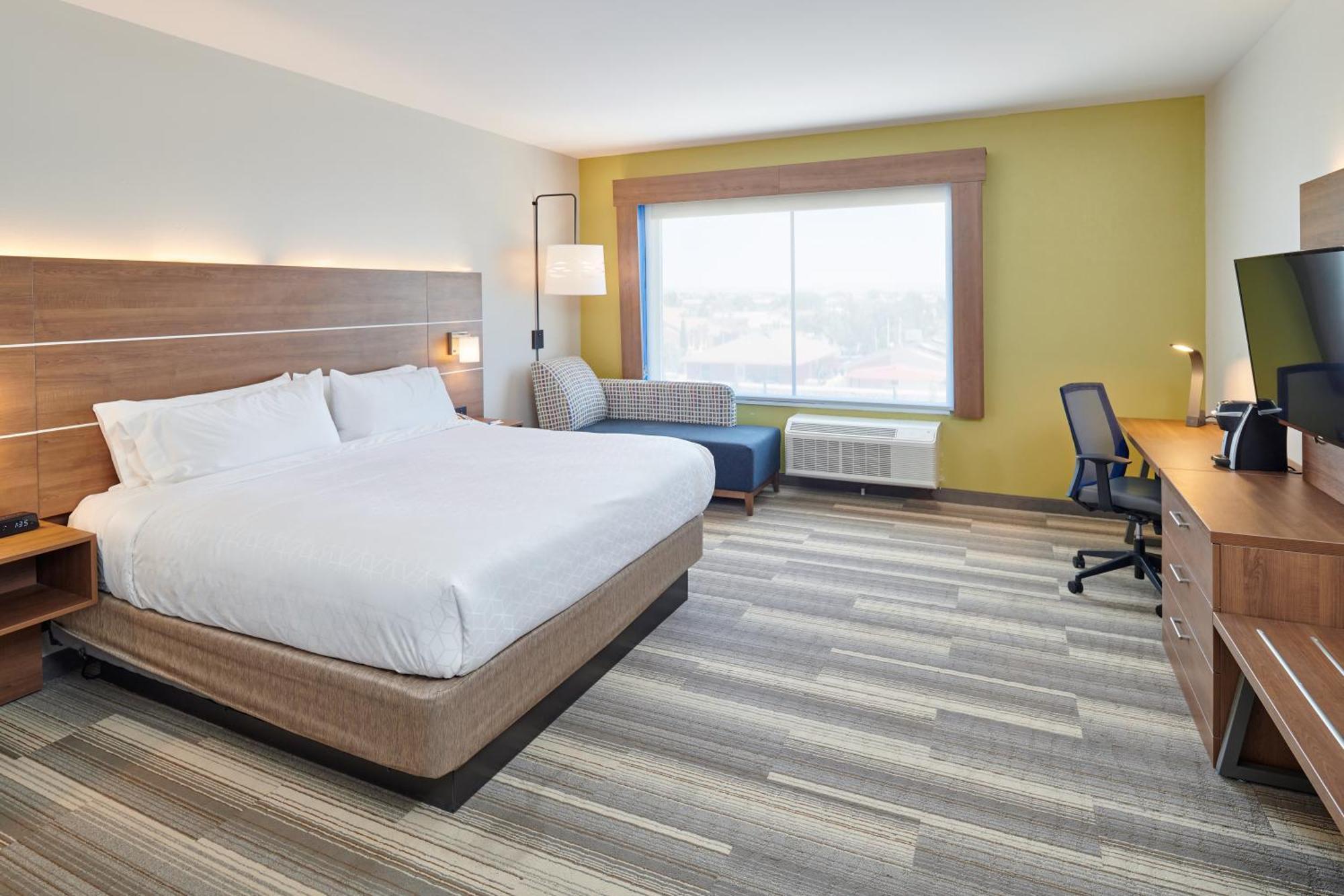 Standard King Room - Communications Accessible