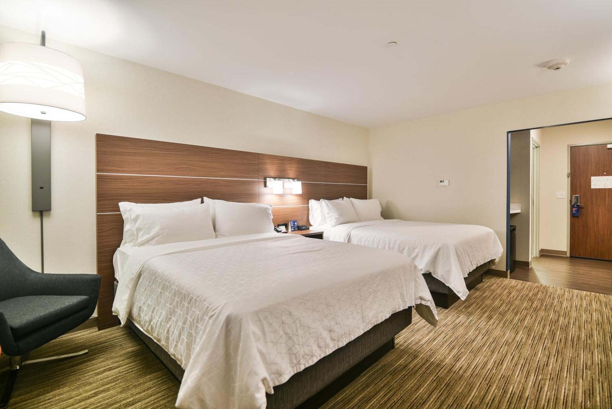 Standard Room with Two Queen Beds