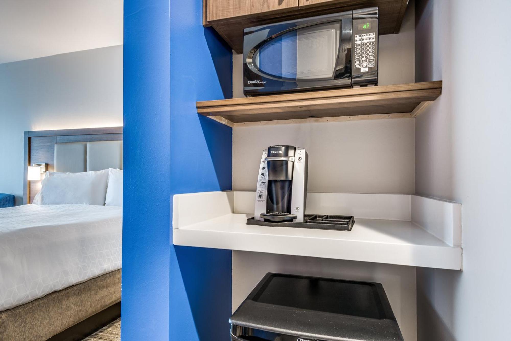 Standard King Room - Communications Accessible