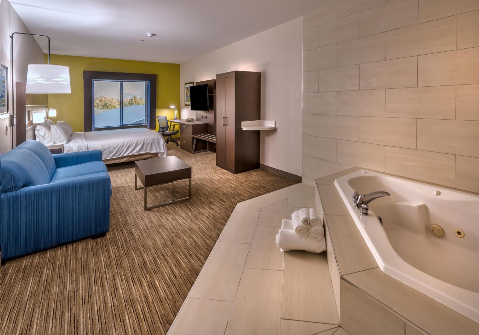King Suite with Jetted Tub