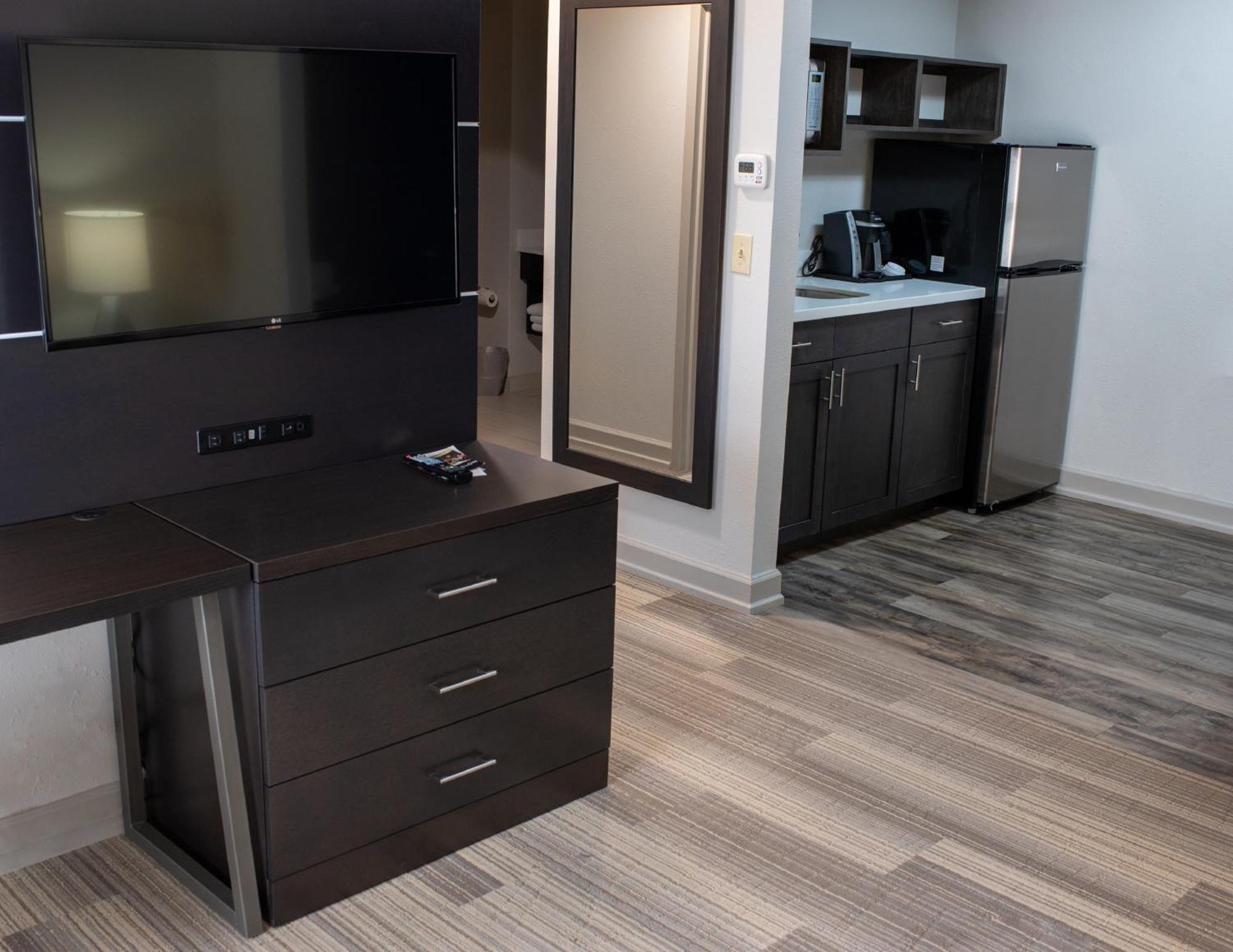 One-Bedroom King Suite