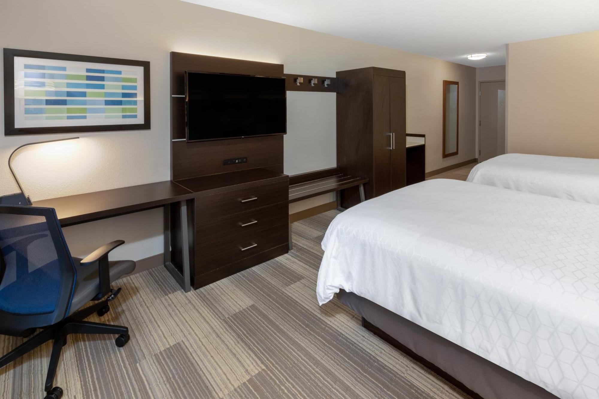 Standard Queen Room Two Queen Beds