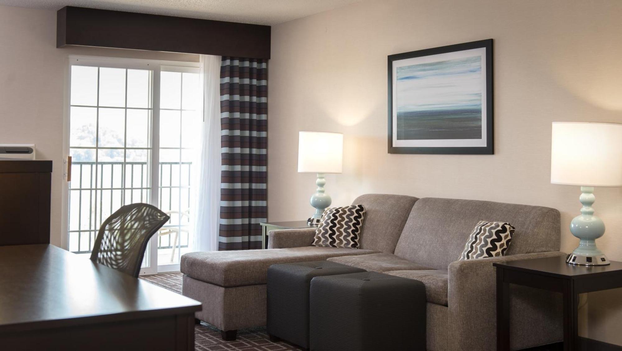 King Suite with River View - Non-Smoking