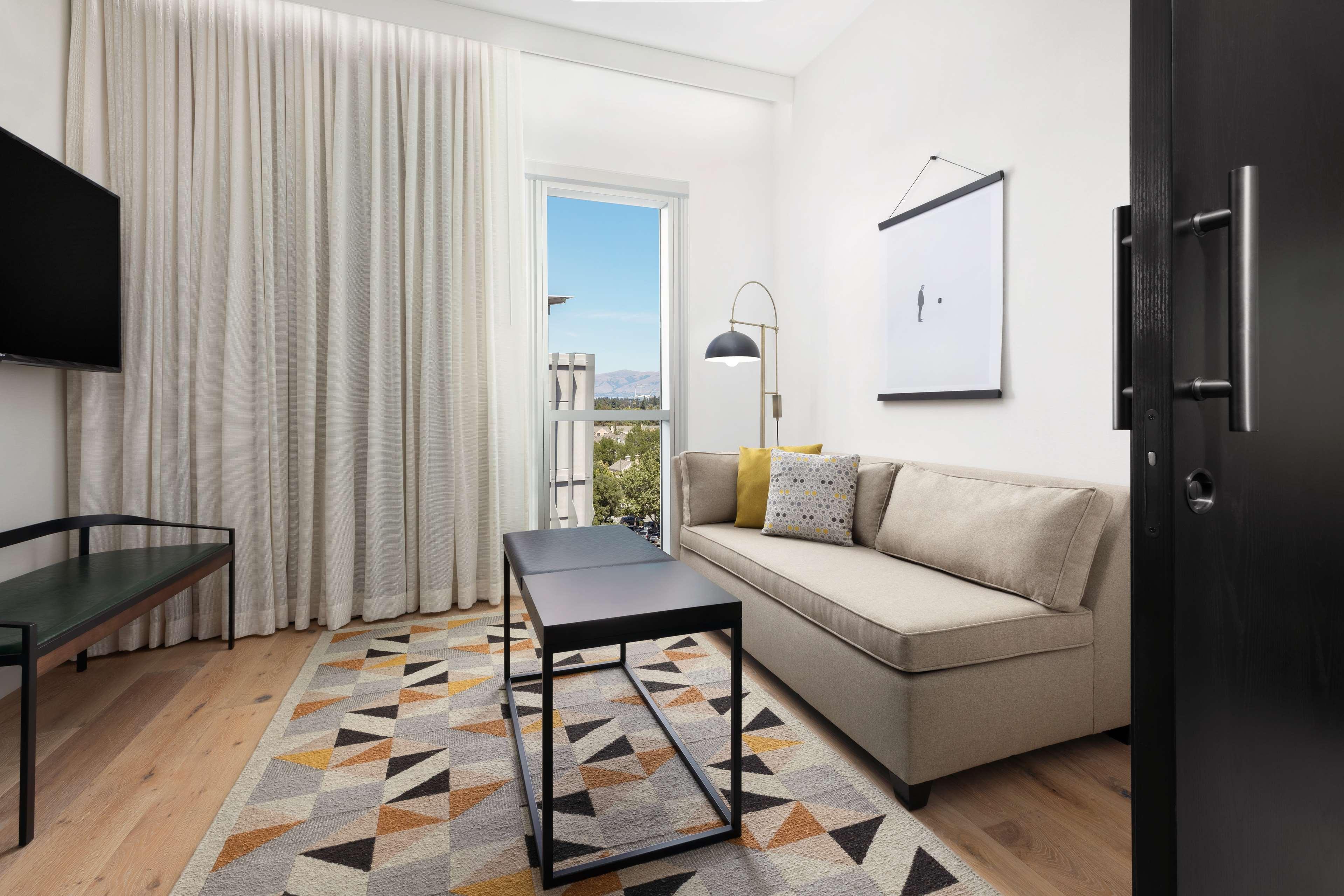 One-Bedroom King Suite