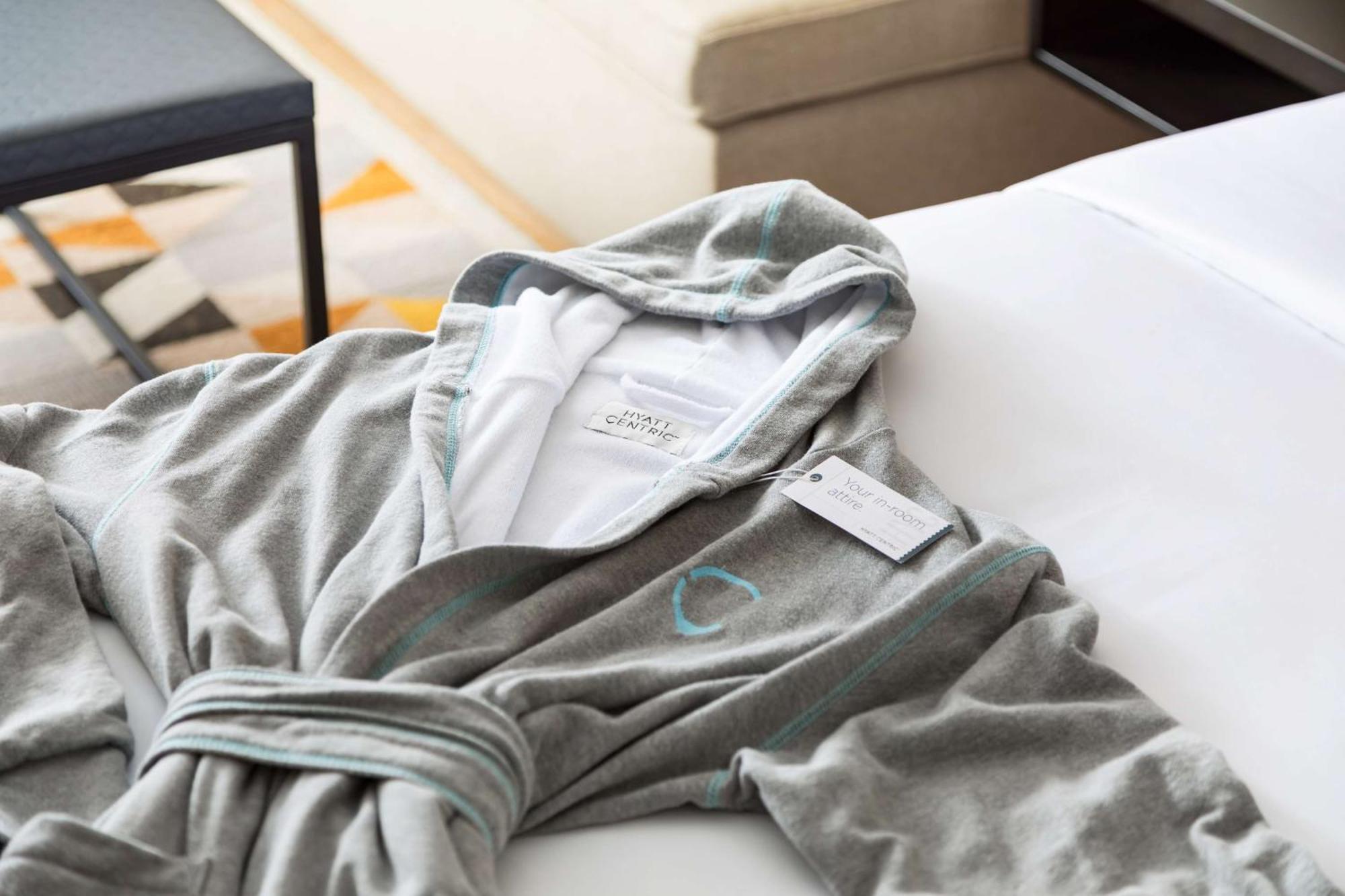 One-Bedroom Queen Suite