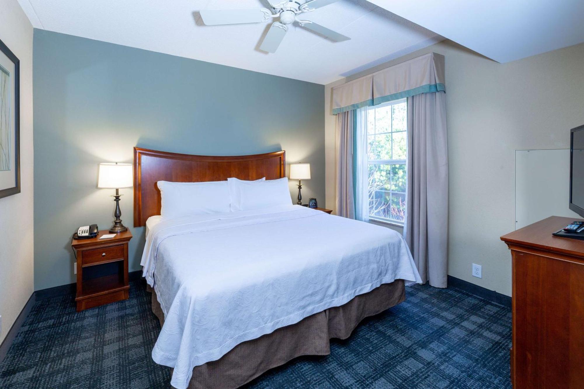 One-Bedroom King Suite - Non-Smoking
