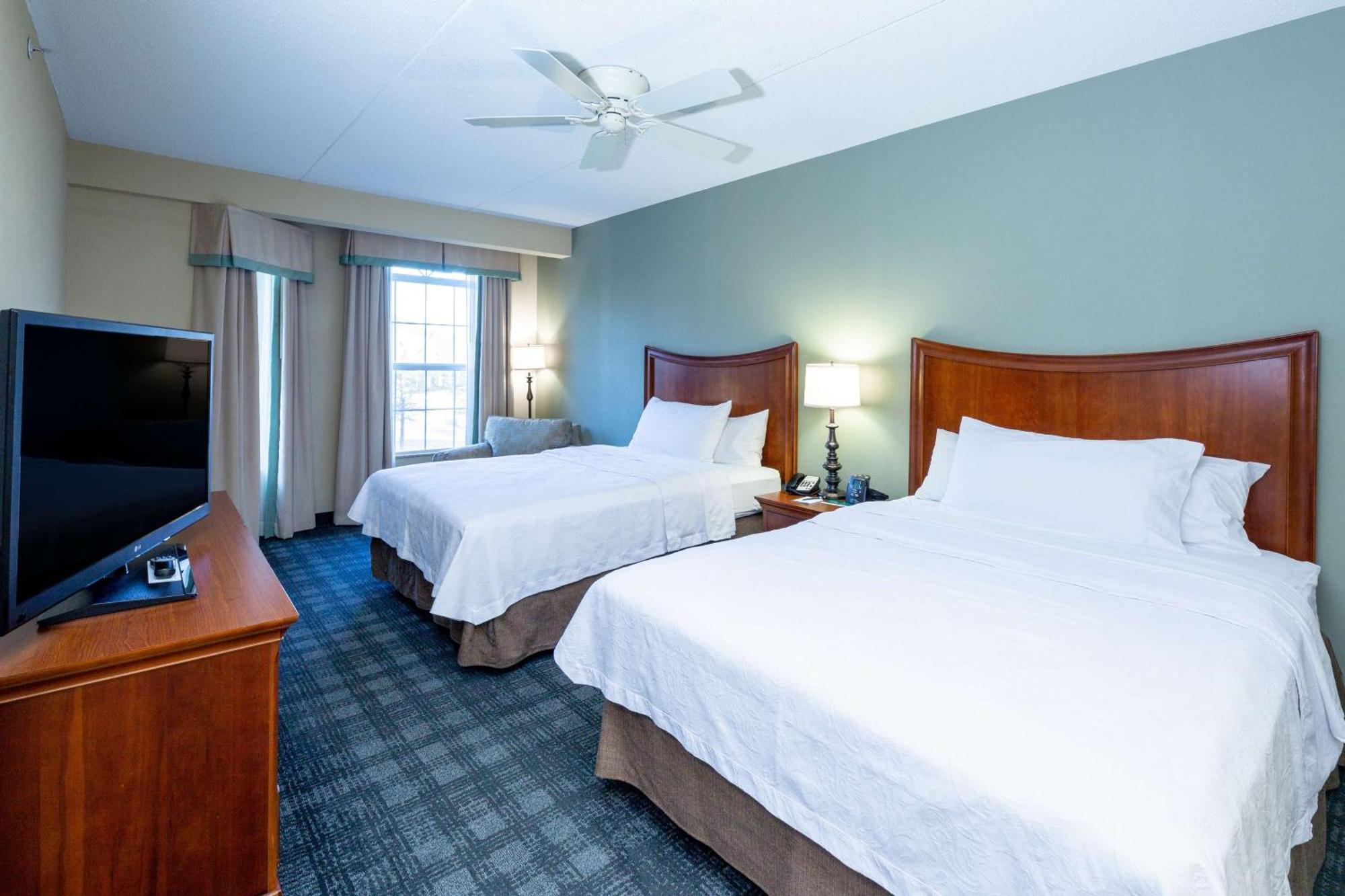 Two Bedroom Suite with One King and Two Queen Beds - Non-Smoking