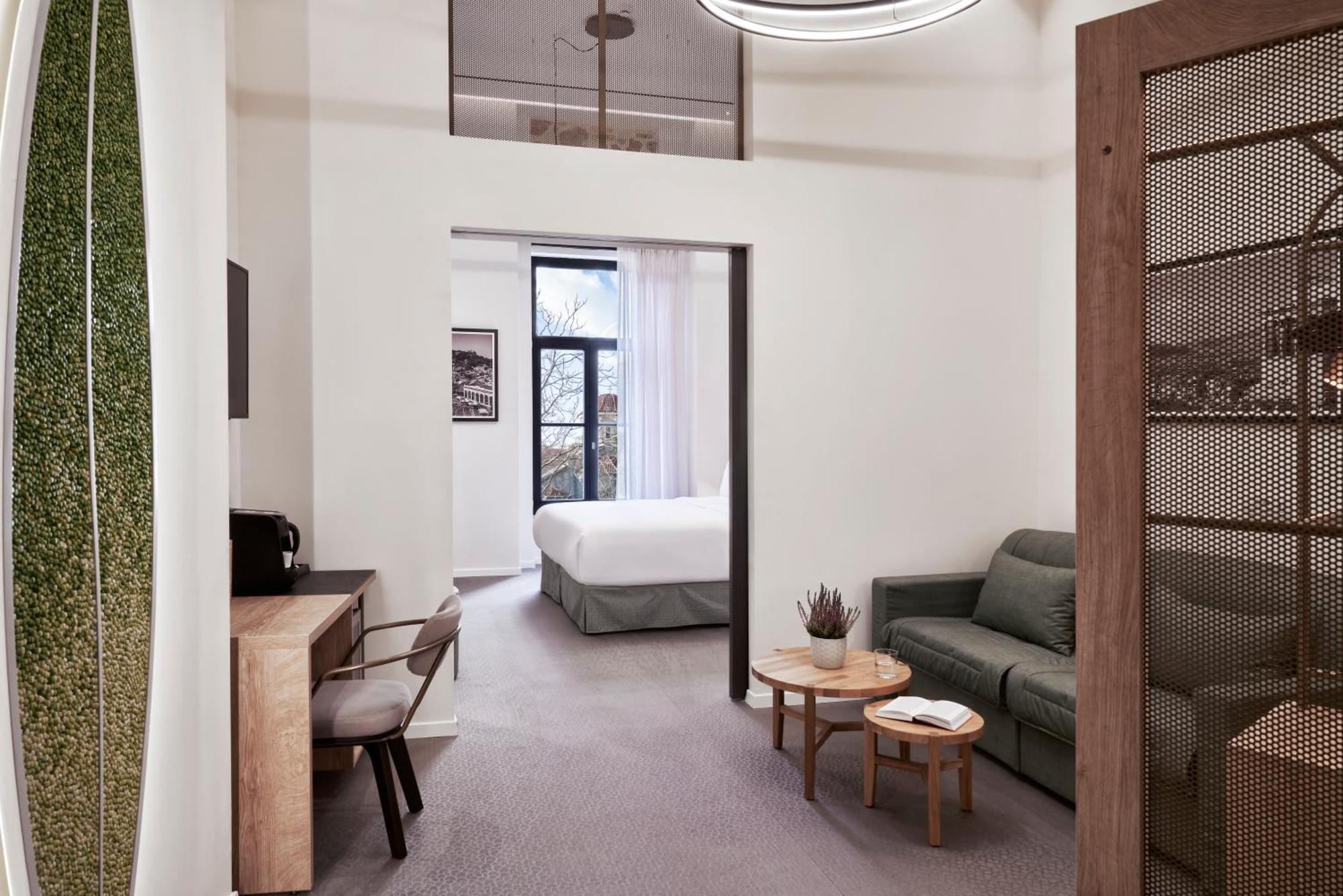 Deluxe Family Suite