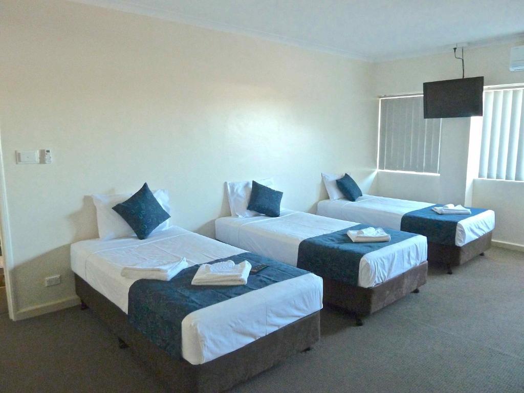 Family Suite (2 Adults + 3 Children)