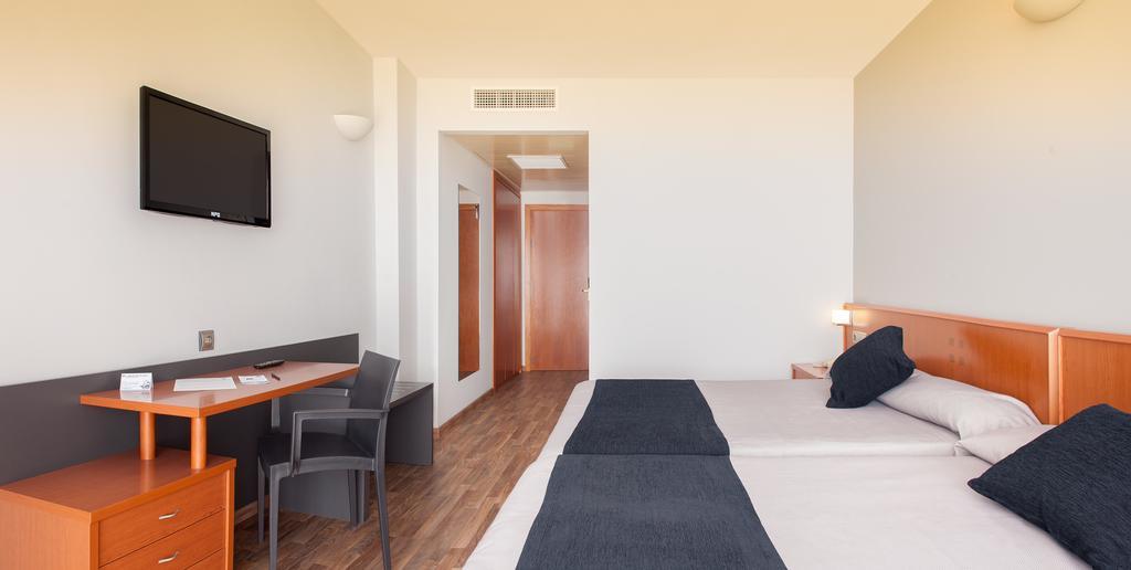 Chambre Quadruple avec Terrasse (2 Adultes + 2 Enfants)