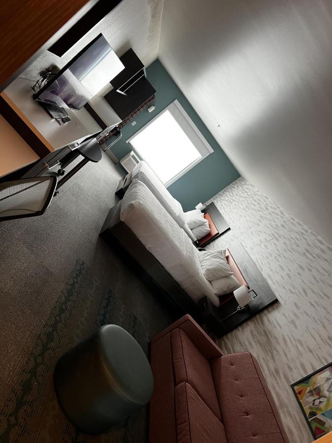 Queen Studio with Two Queen Beds - Non-Smoking