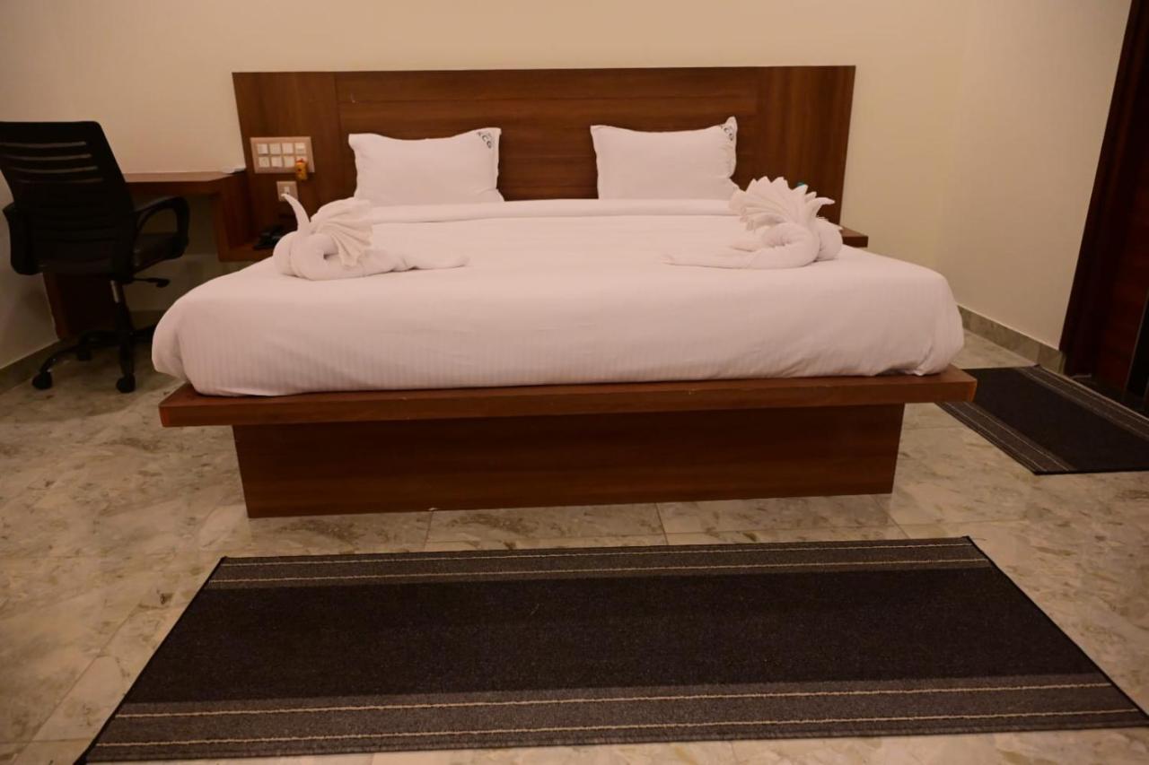 Deluxe Double Room,1465913267:JPEG