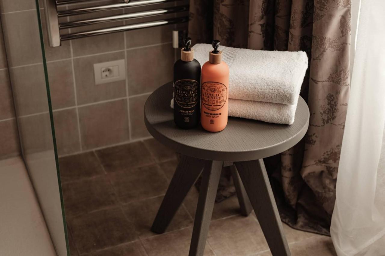 Deluxe King Room,1465965335:JPEG