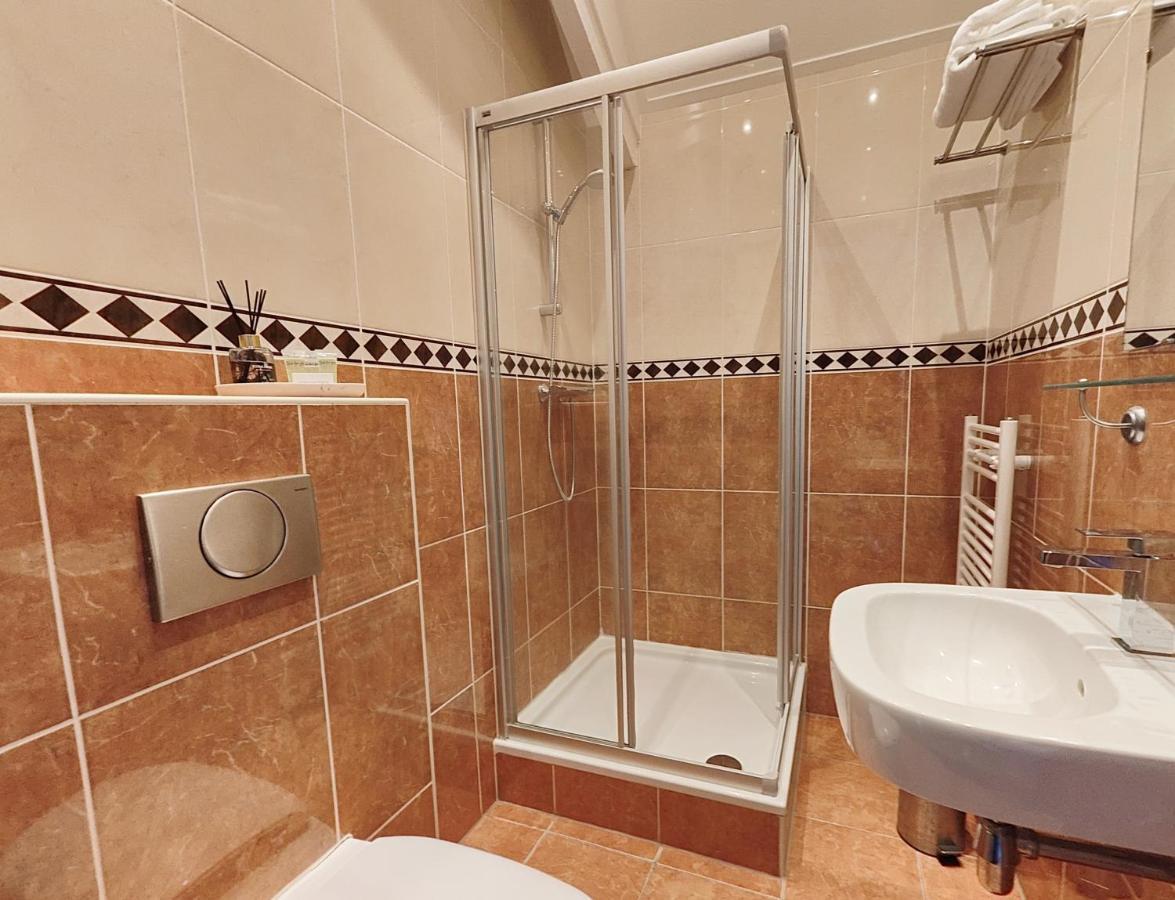Twin Room,1583312700:JPEG
