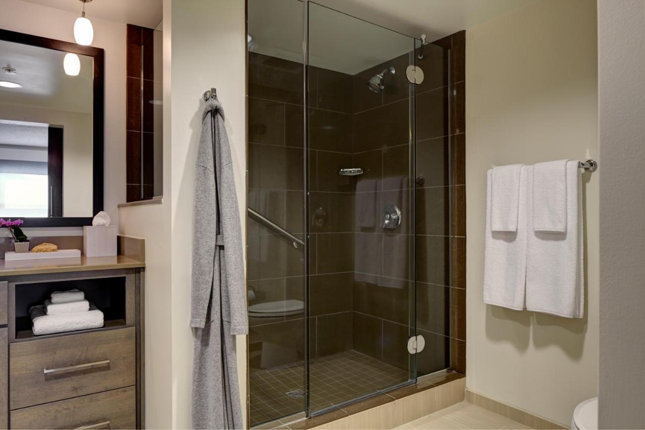 Den Zimmer mit 2 Queensize-Betten
