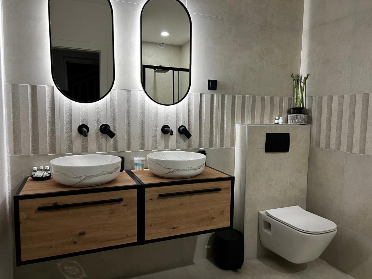 Queen Room with Spa Bath