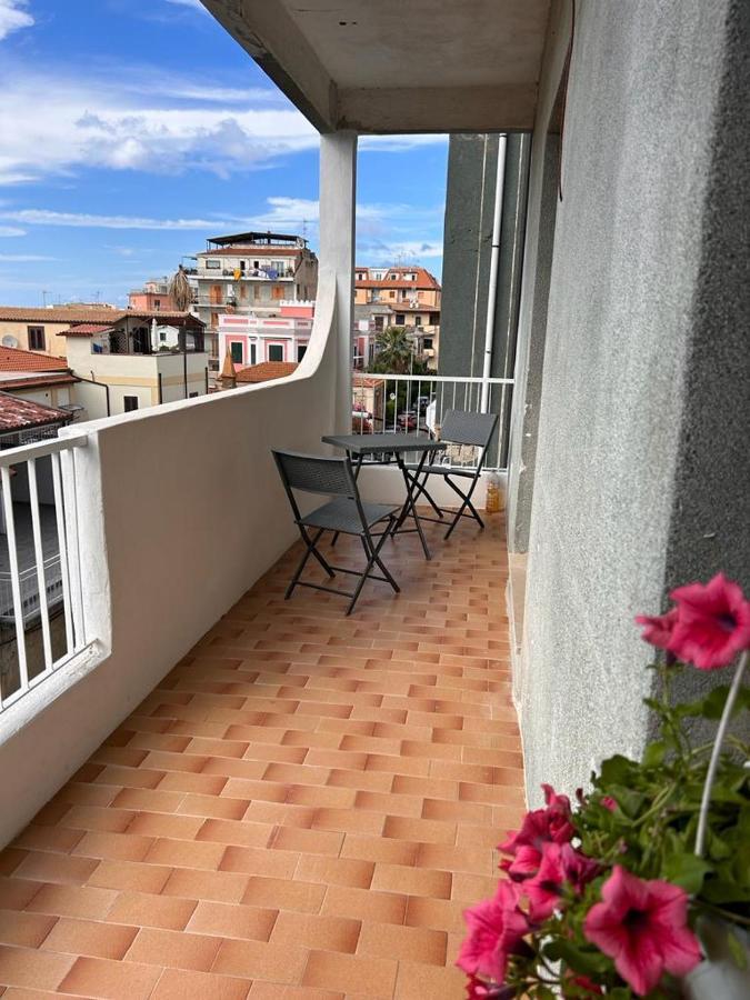 Kamer met Queensize Bed en Balkon