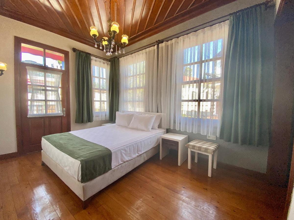 Deluxe Double Room with Balcony and Sea View