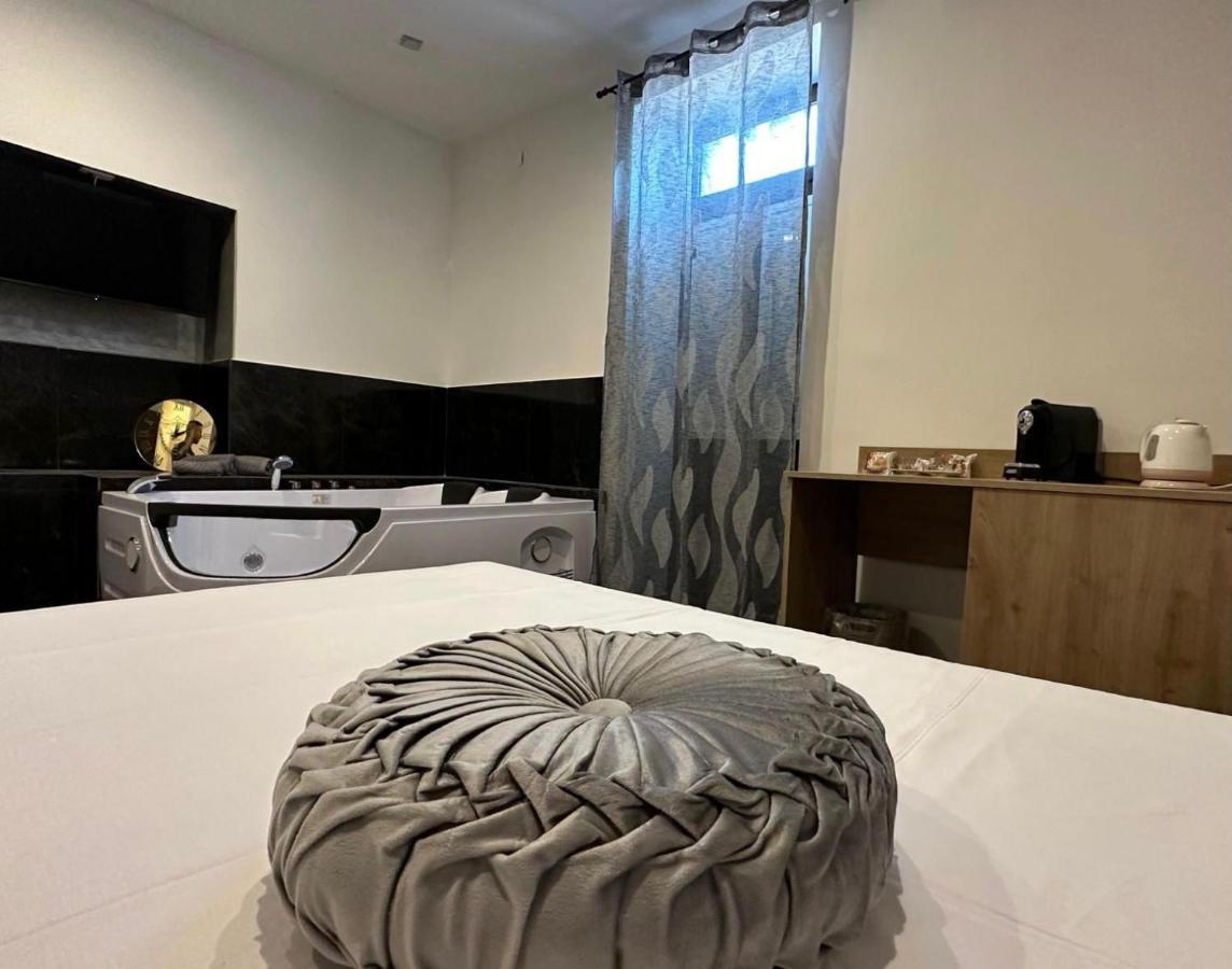 Queen Room with Spa Bath