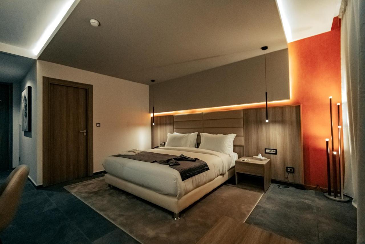 Deluxe Double Room,1466697509:JPEG