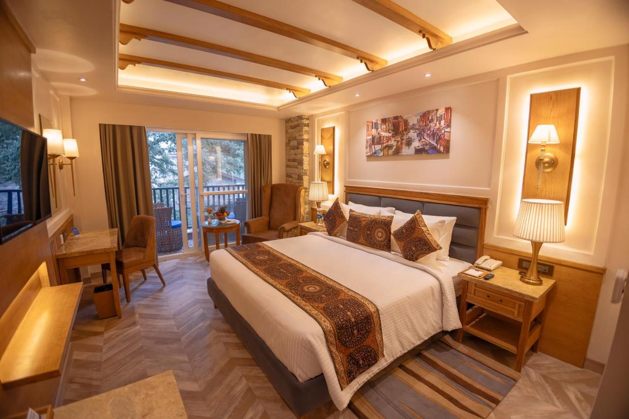 Deluxe Suite With Balcony
