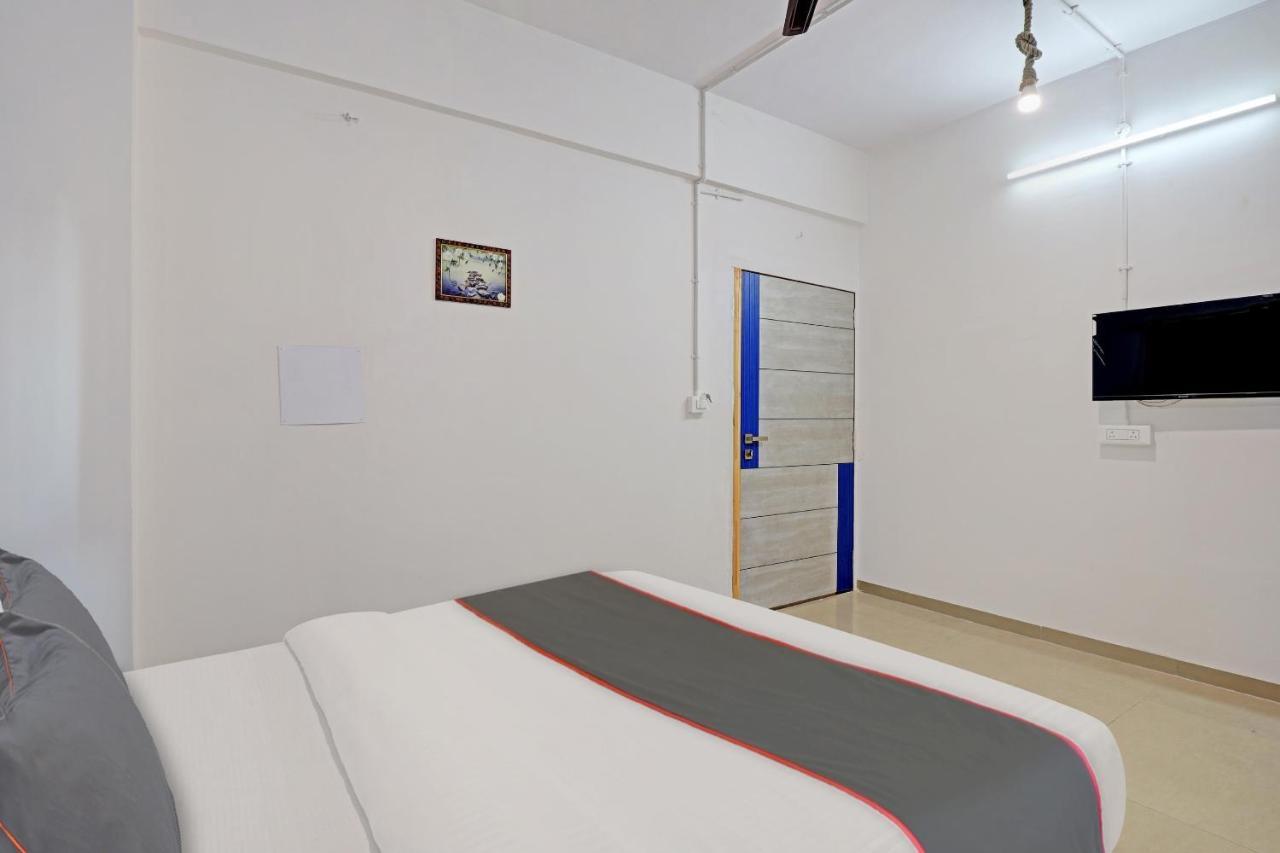 Deluxe Double Room (2 Adults + 1 Child)