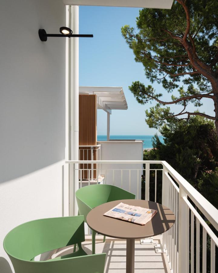 Deluxe Double Room with Balcony and Sea View
