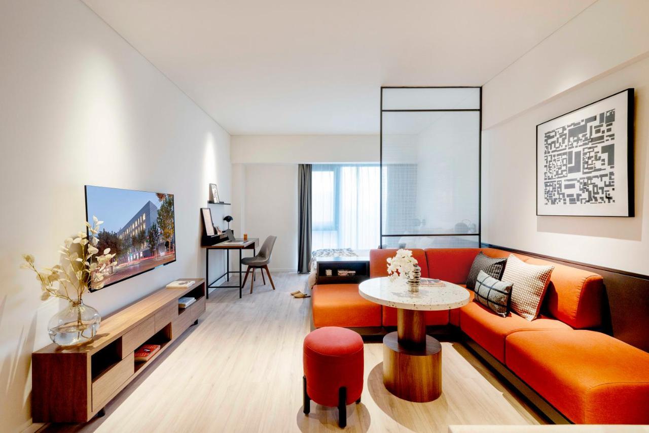Selected Studio (free coffee, washing machine, kitchen, can add an extra bed and additional fee is CNY260 per day)