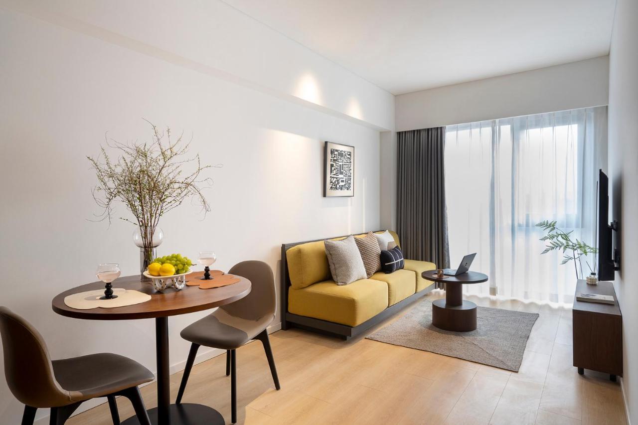 Exquisite Two-Bedroom Apartment  (free coffee, washing machine, kitchen, specious living room)