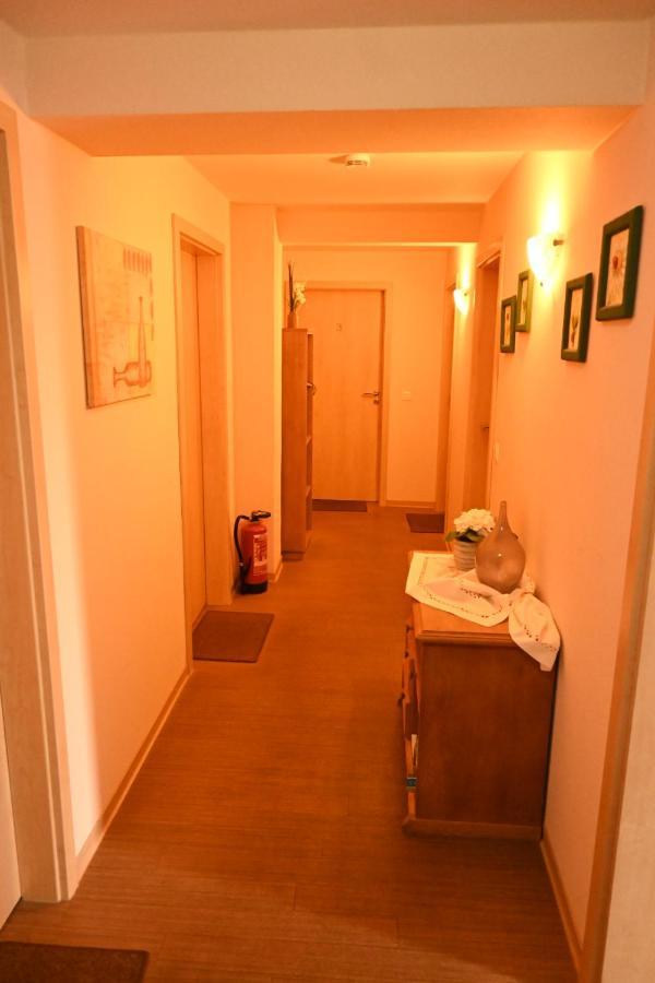 Eenpersoonskamer met Gedeelde Badkamer en Toilet