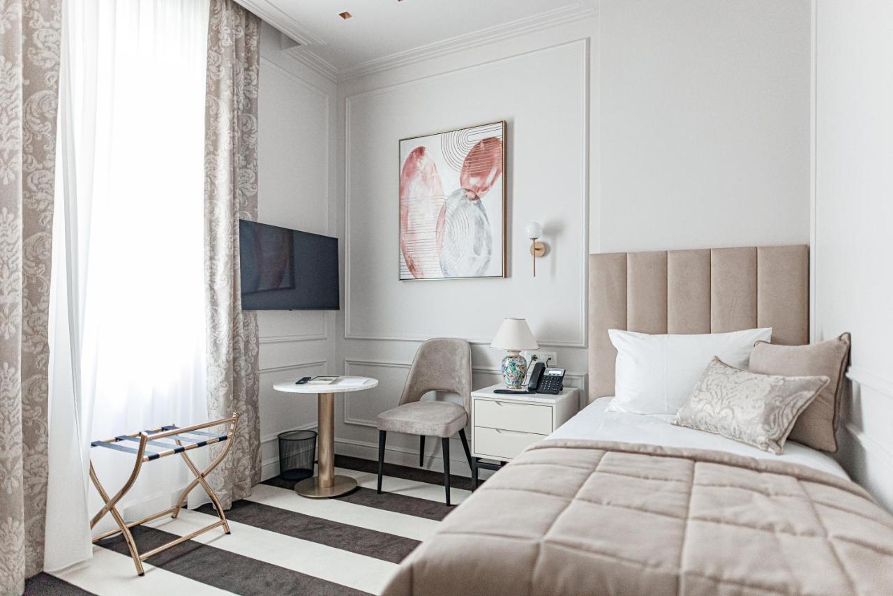 Standard Single Room,1467502709:JPEG
