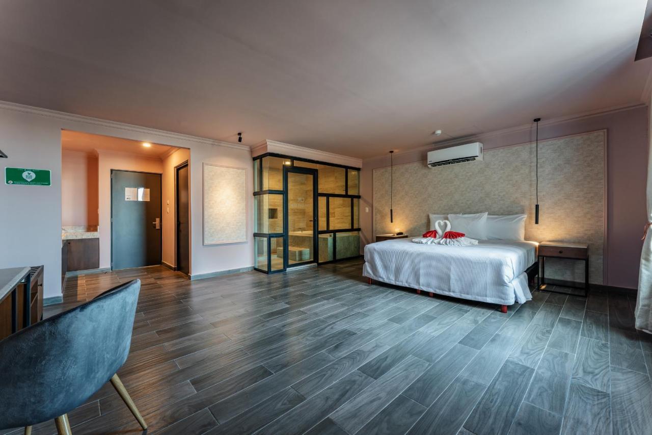 Suite with Hot Tub