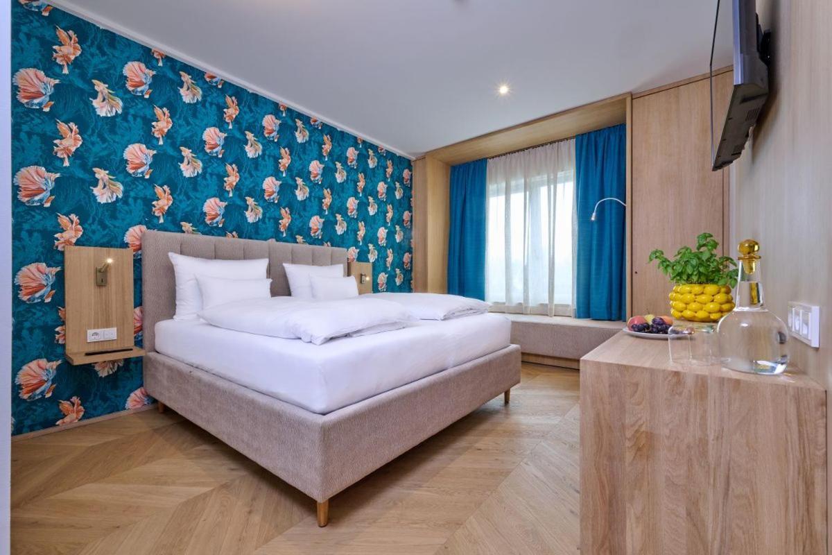Deluxe Doppelzimmer (2 Erwachsene & 1 Kind)