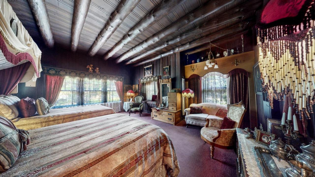 Quadruple Room with Mountain View