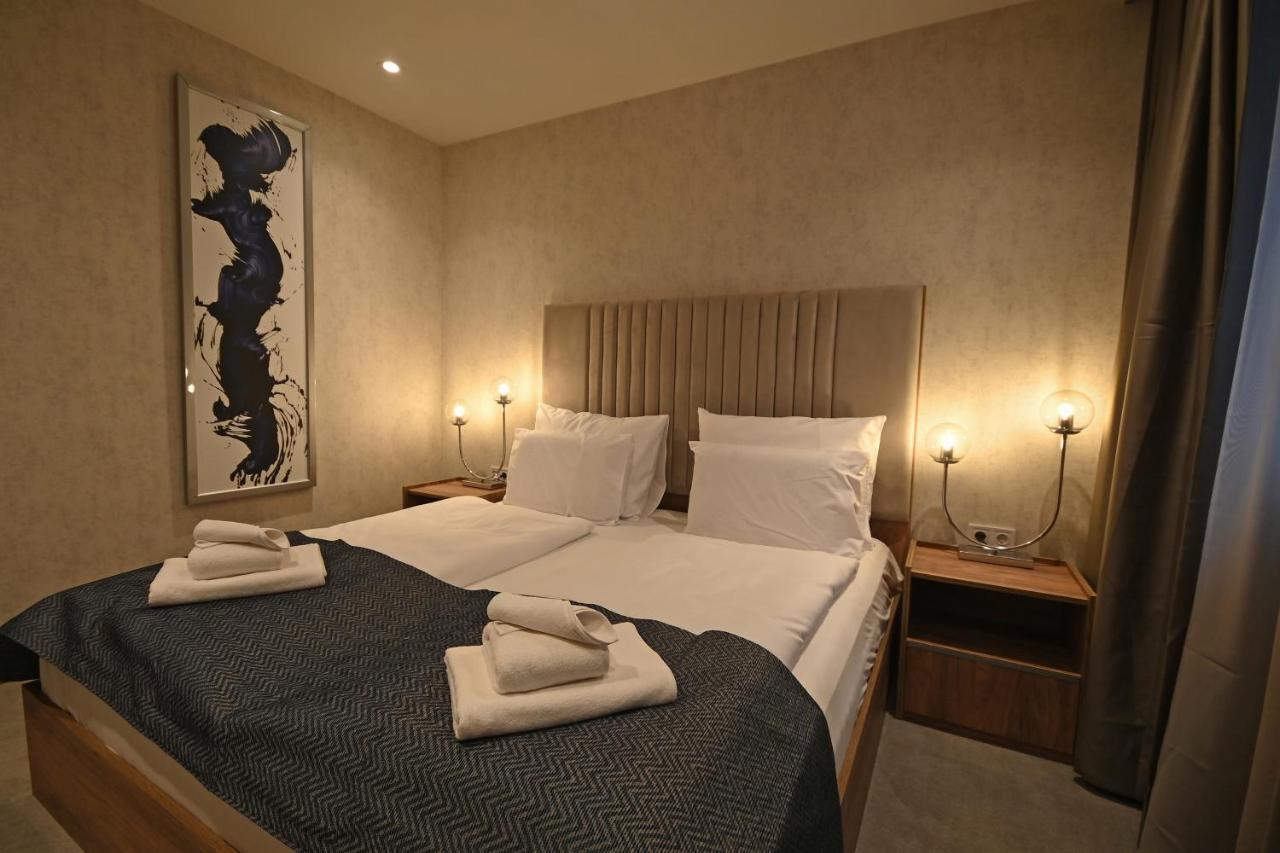 Standard Queen Room