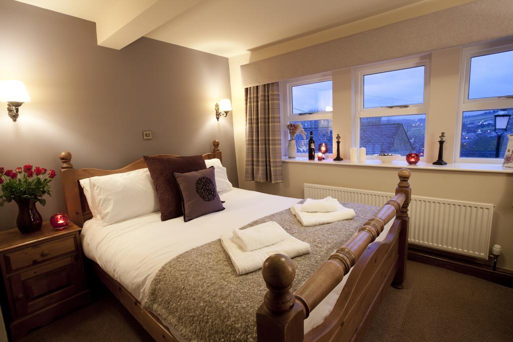 Double Room (Bath or Walk-in Shower)