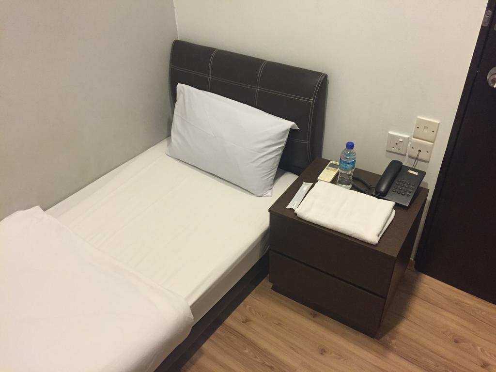 Quarto Individual com Banheiro Compartilhado
