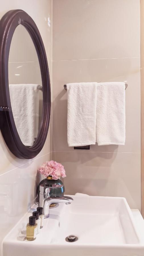 Phòng Deluxe Giường Đôi Có Ban Công