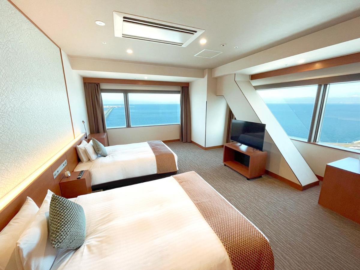 Deluxe Corner Twin Room with Bay View