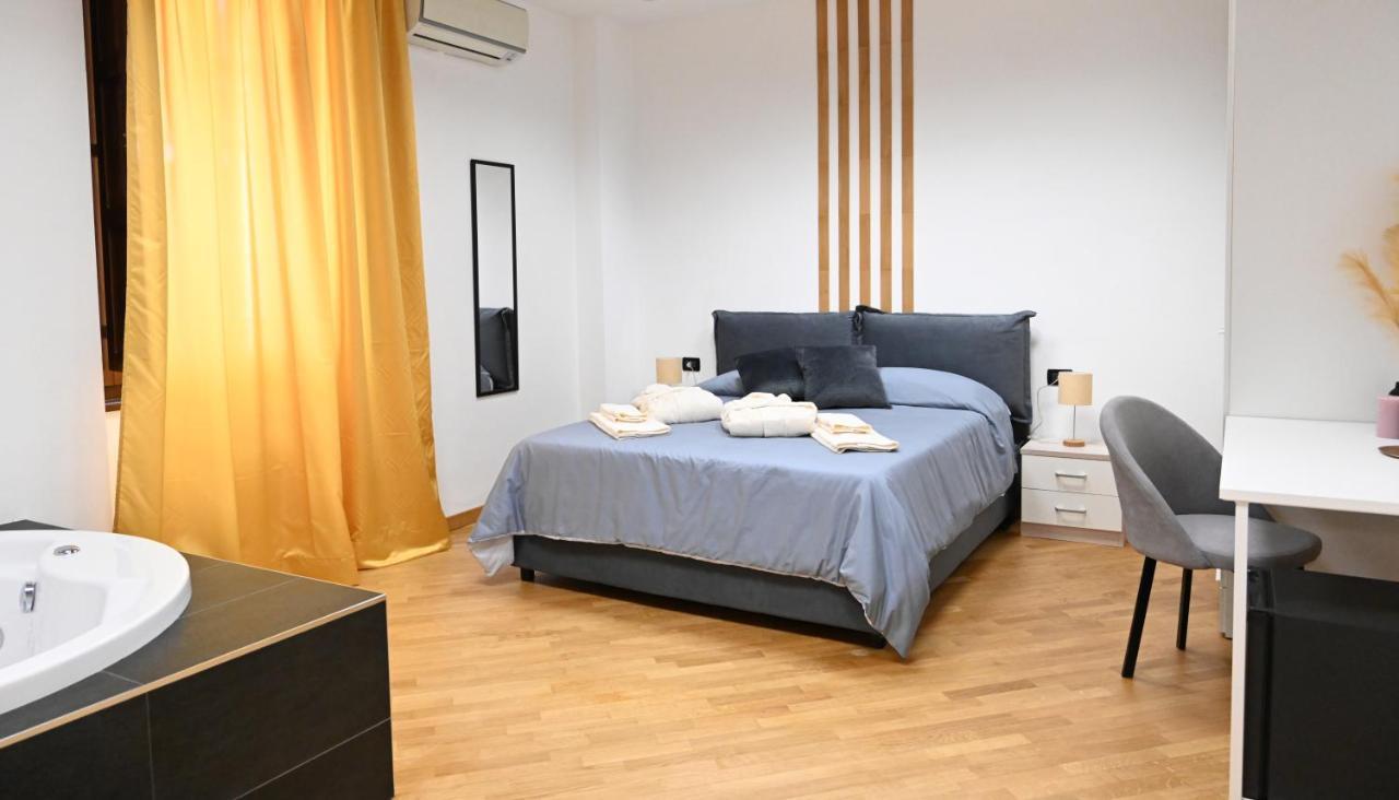 Deluxe Suite with Spa Bath